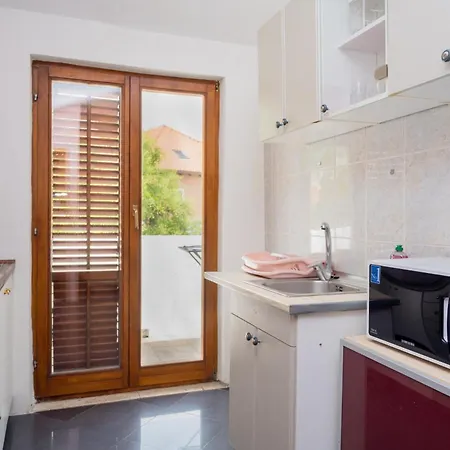 Cozy Kamenita Lägenhet Split