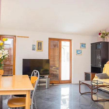 Cozy Kamenita Apartment